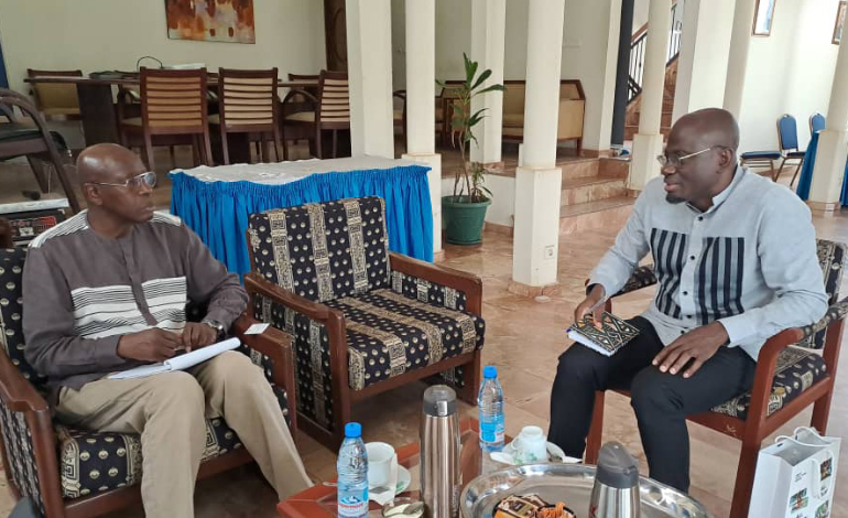 L'historien Babacar Fall re&ccedil;u au CNUDHD-AC